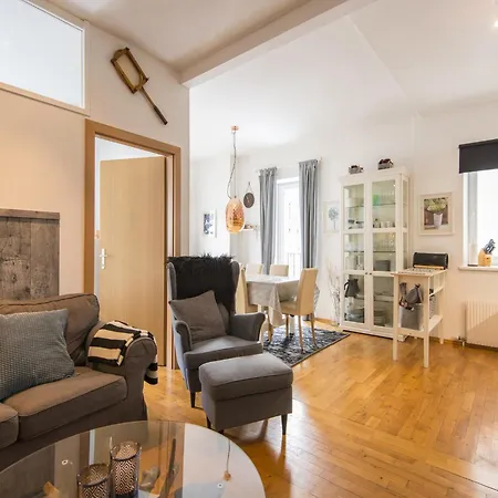 Apartament In Near Lift *